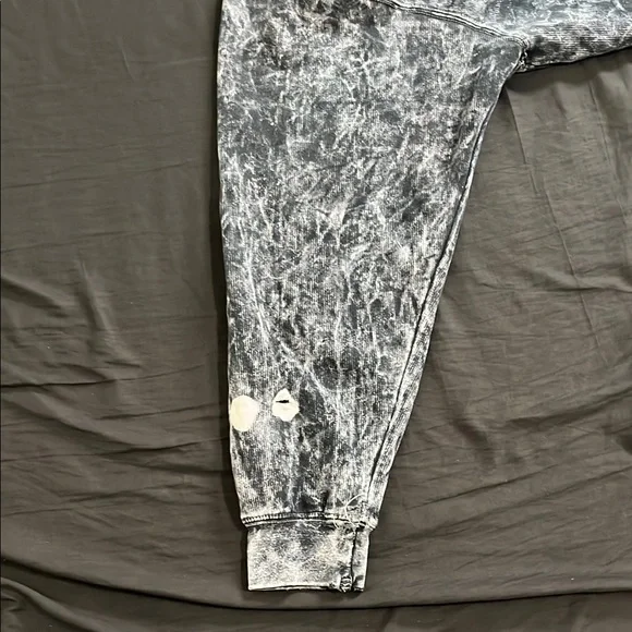 Beartooth Aggressive Hoodie - Picture 2 of 4